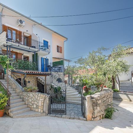 Apartmen Plus U Centru Blizu Plaze Njivice Dış mekan fotoğraf