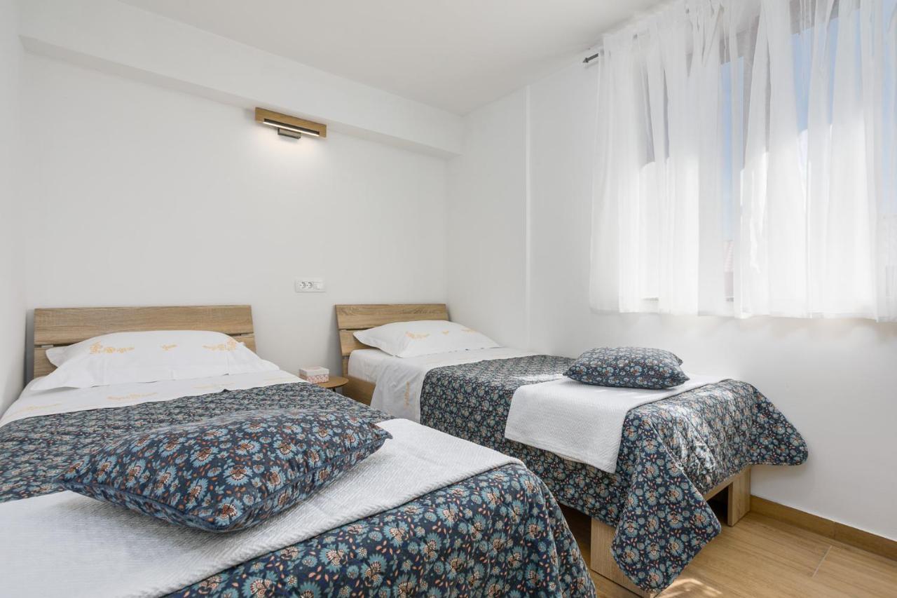 Apartmen Plus U Centru Blizu Plaze Njivice Dış mekan fotoğraf
