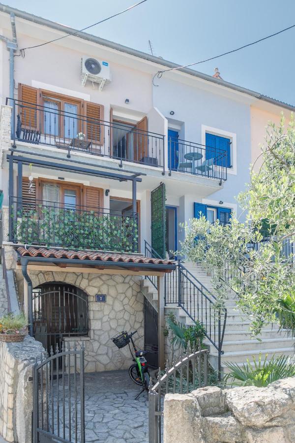 Apartmen Plus U Centru Blizu Plaze Njivice Dış mekan fotoğraf