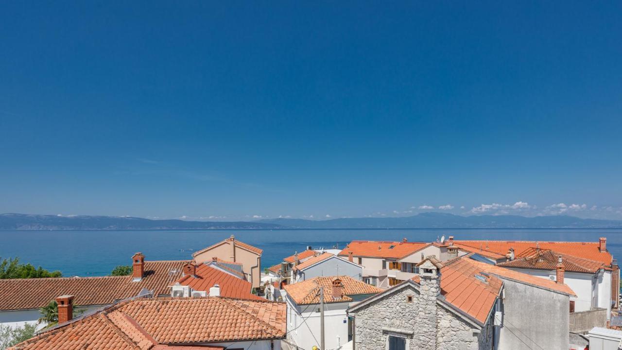 Apartmen Plus U Centru Blizu Plaze Njivice Dış mekan fotoğraf