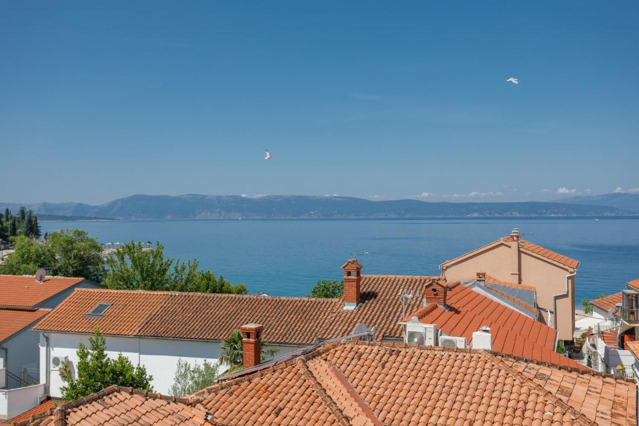 Apartmen Plus U Centru Blizu Plaze Njivice Dış mekan fotoğraf