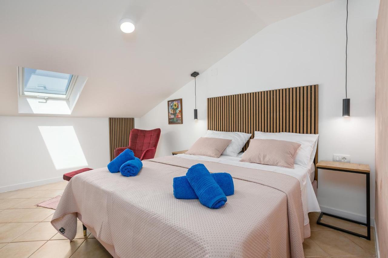 Apartmen Plus U Centru Blizu Plaze Njivice Dış mekan fotoğraf