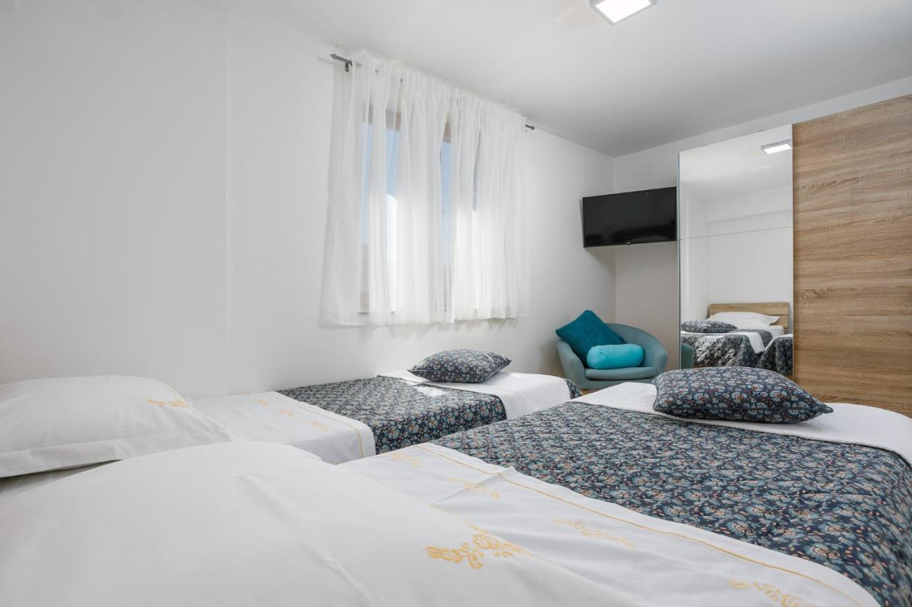 Apartmen Plus U Centru Blizu Plaze Njivice Dış mekan fotoğraf
